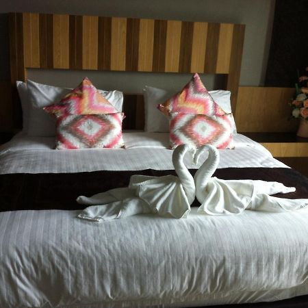 Hobby Hotel Uttaradit Extérieur photo